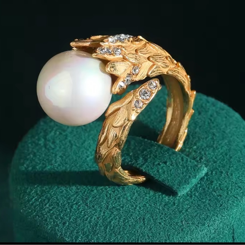 Antique Gold Leaf Band Fine Craftsmanship Crystals Ring - Picture 5 of 8